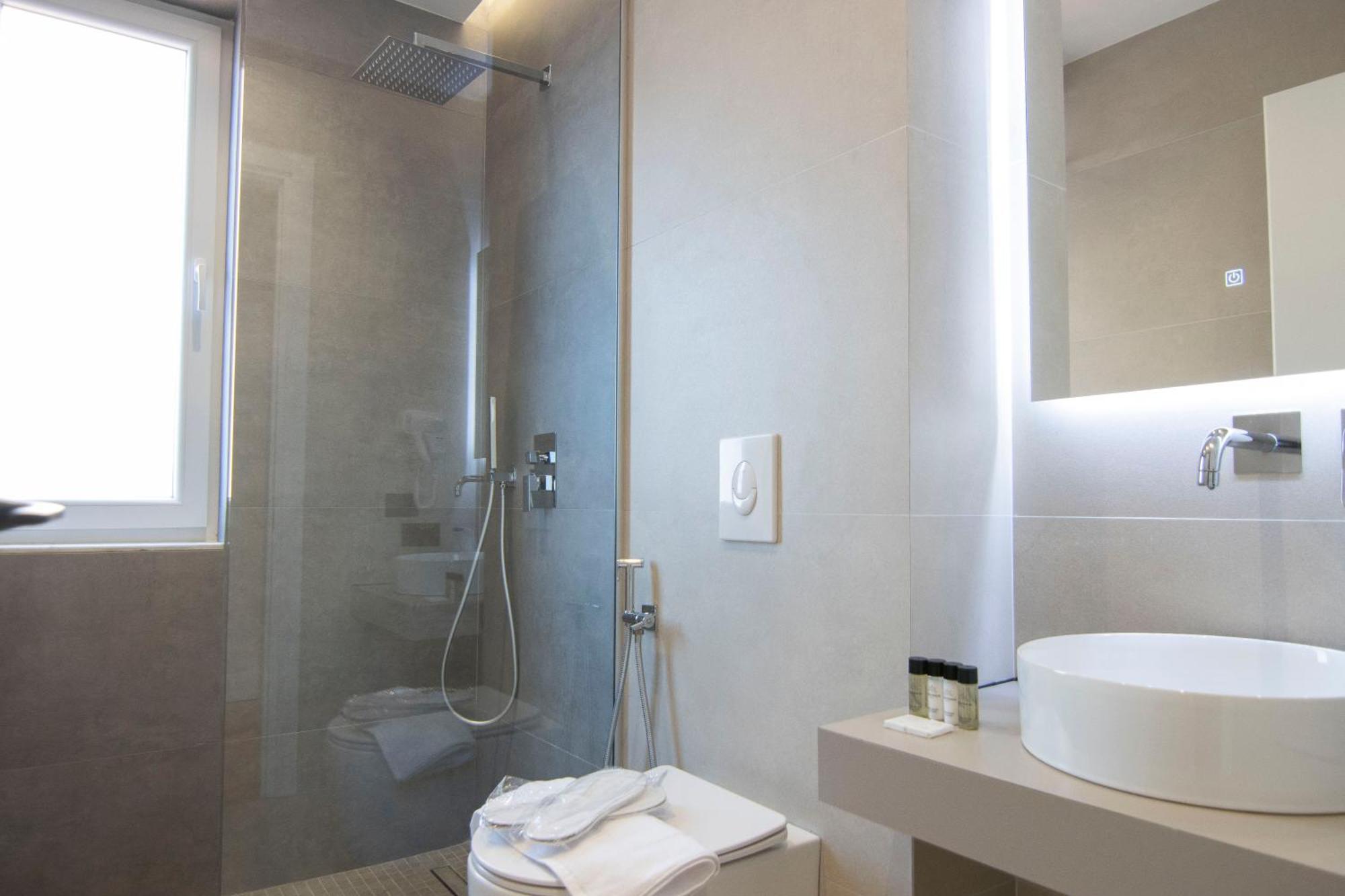 Mina Luxury *