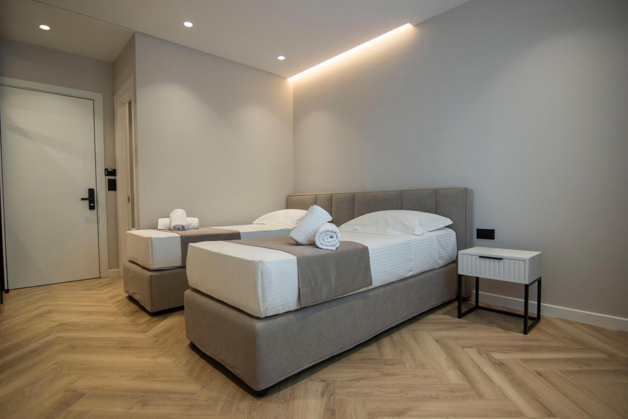 Mina Luxury * Tirana
