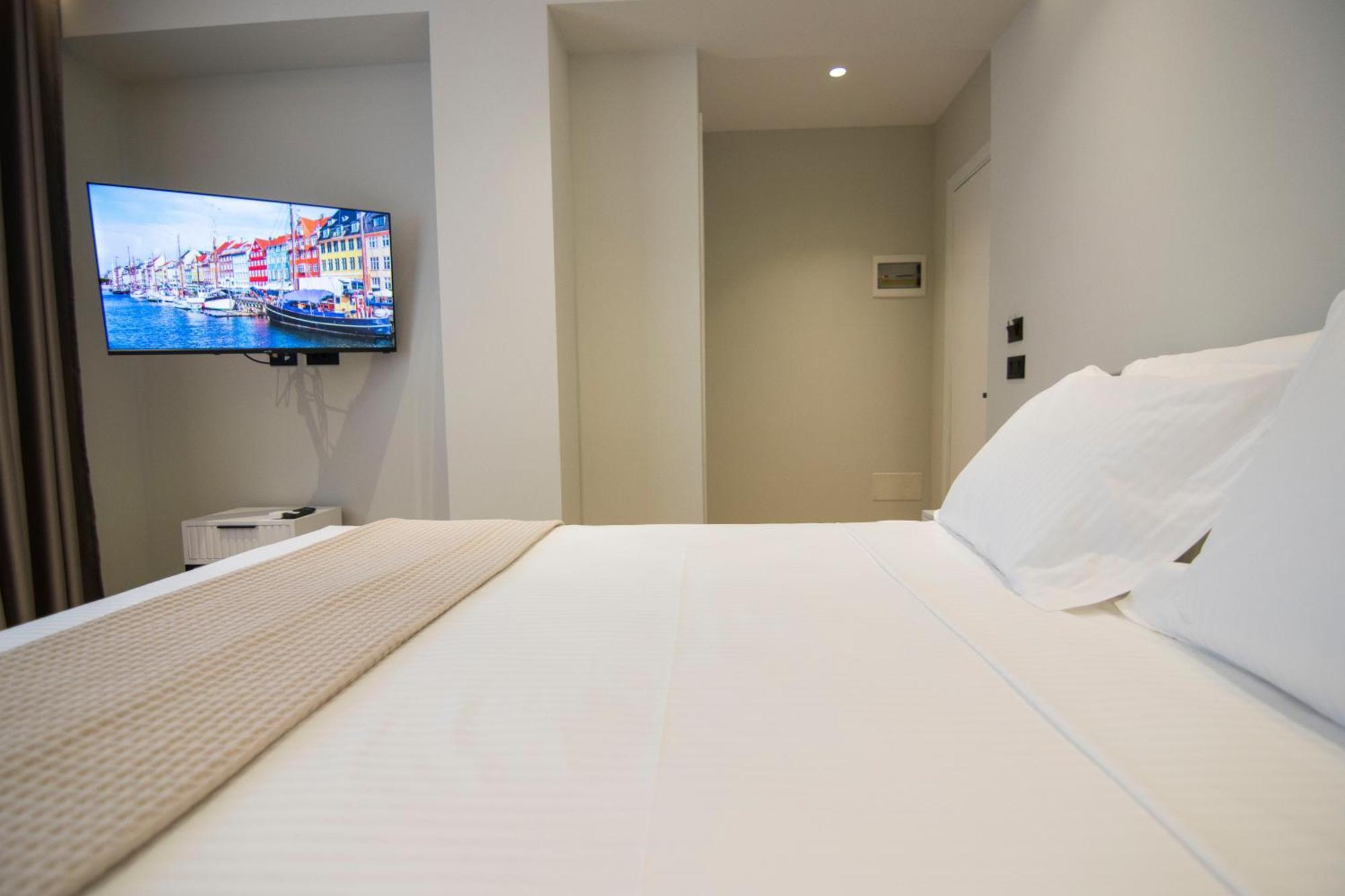 Mina Luxury