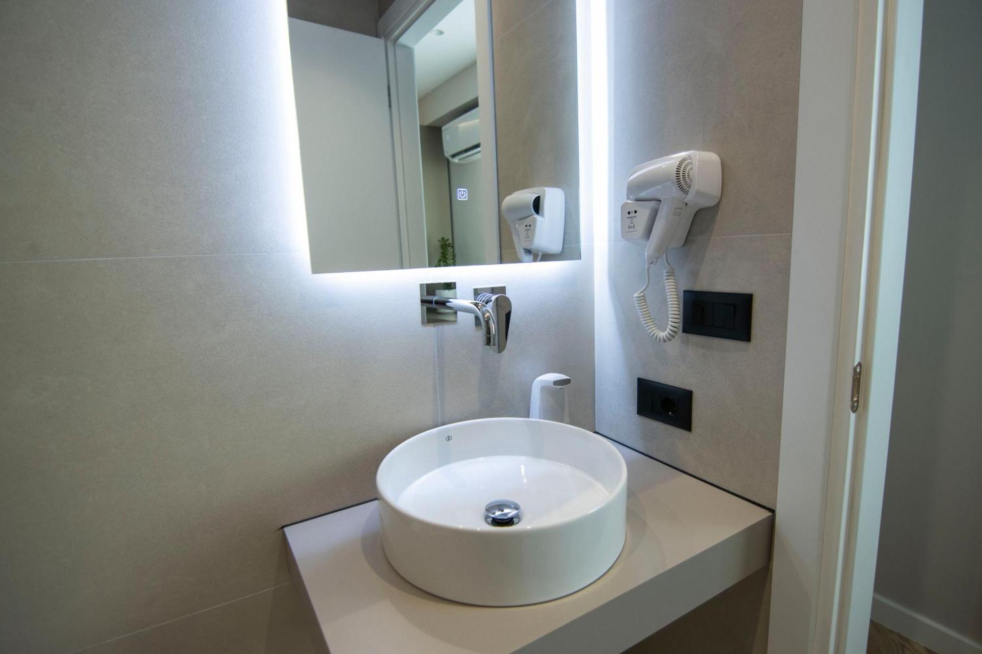 Mina Luxury